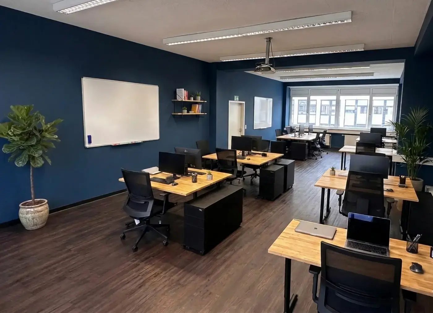 Büro für bis zu 12 Personen, Ostend