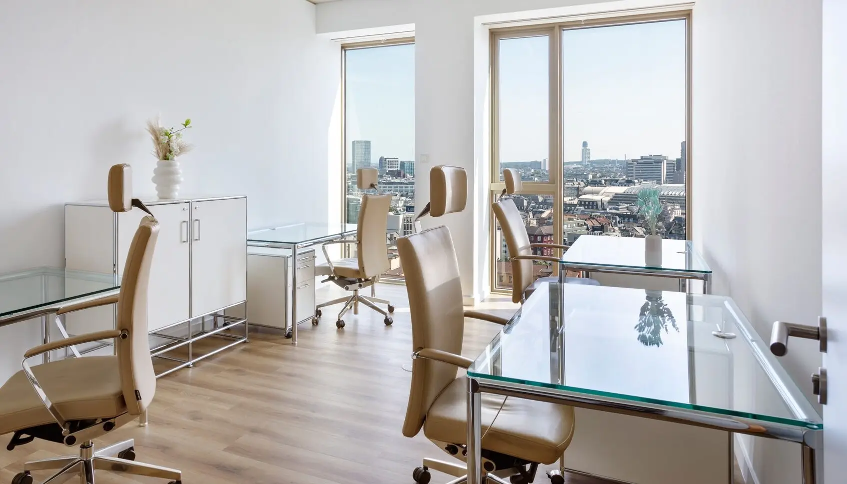 Büro für bis zu 4 Personen, Tower 185