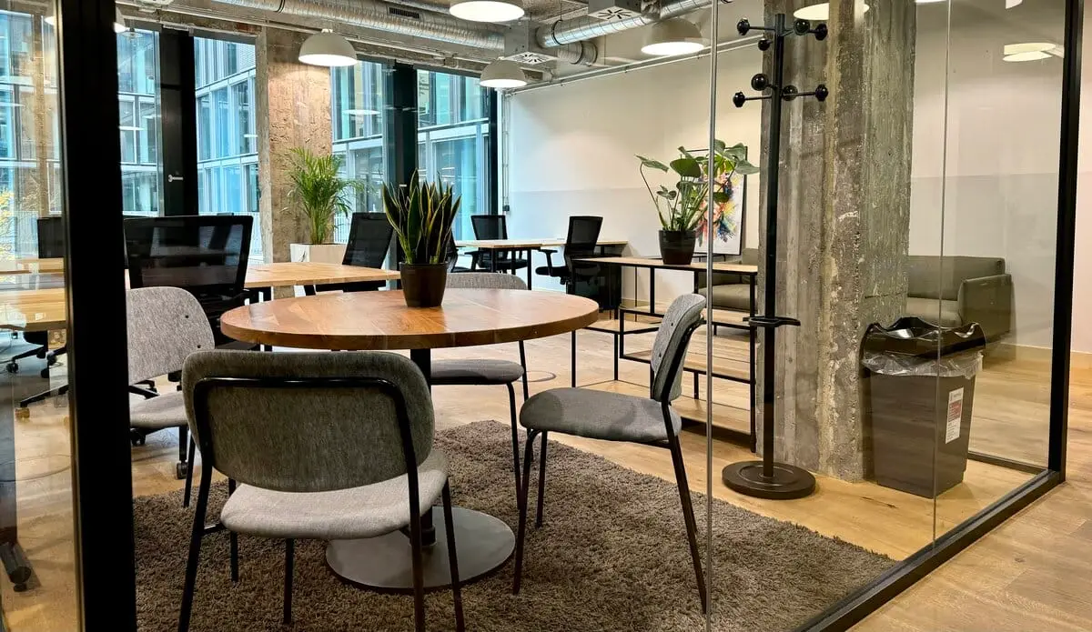 Büro für 6 bis 10 Personen, Junghof