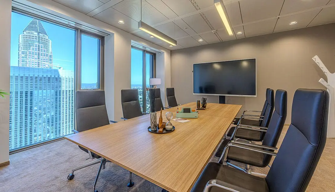 Meetingraum „Law & Order“ im Tower 185, Frankfurt