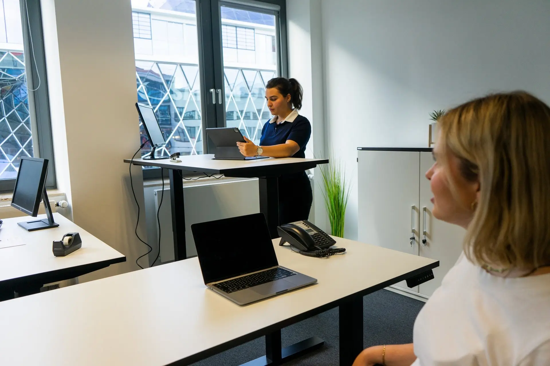 Arbeiten am Stehpult an der Hauptwache