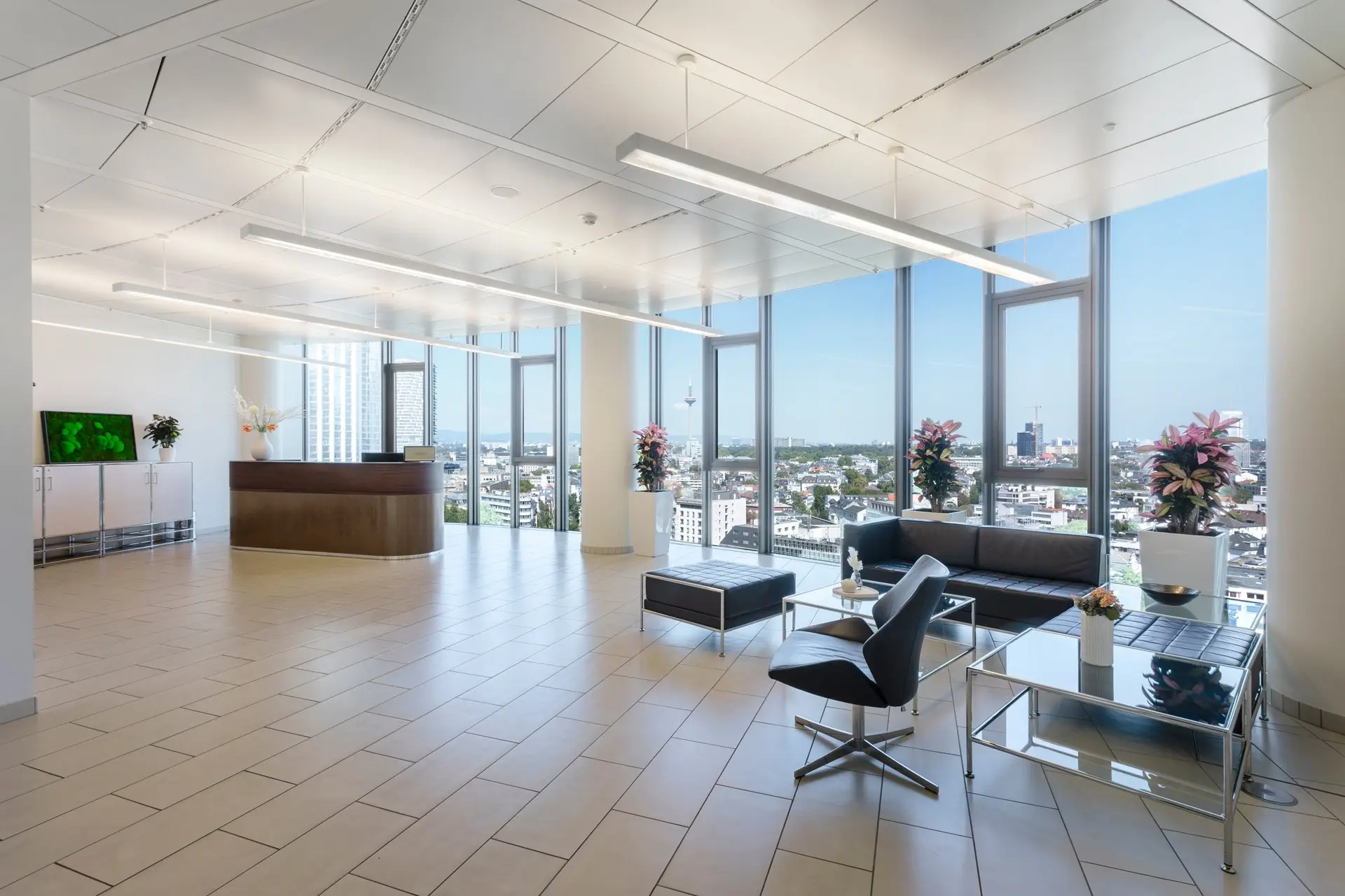 Lounge am Empfang im Tower 185